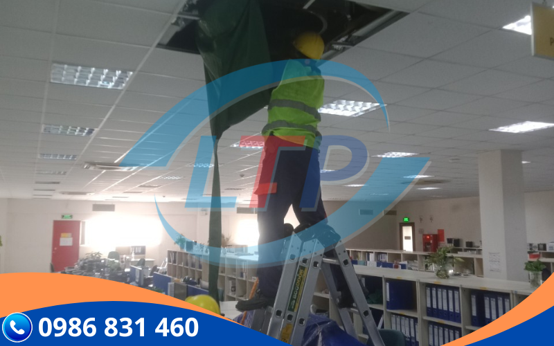 ve-sinh-may-lanh-cong-nghiep-tam-phuoc