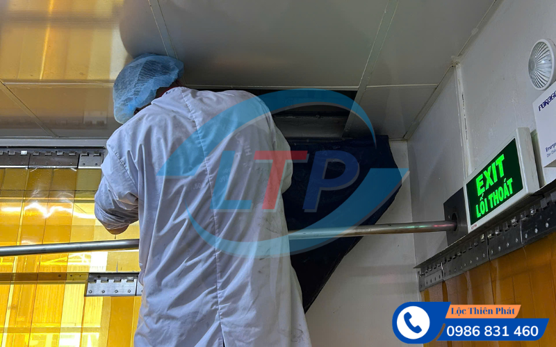 ve-sinh-bao-tri-may-lanh-cong-nghiep-kcn-tam-phuoc