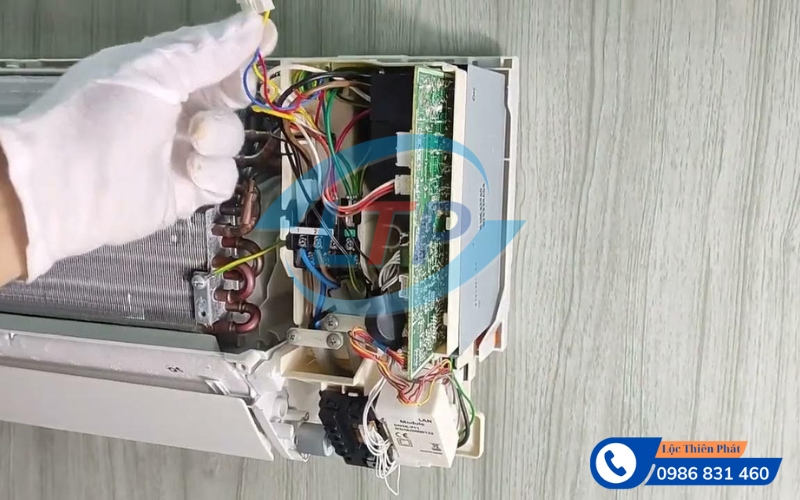 may-lanh-reetech-bao-loi-e4