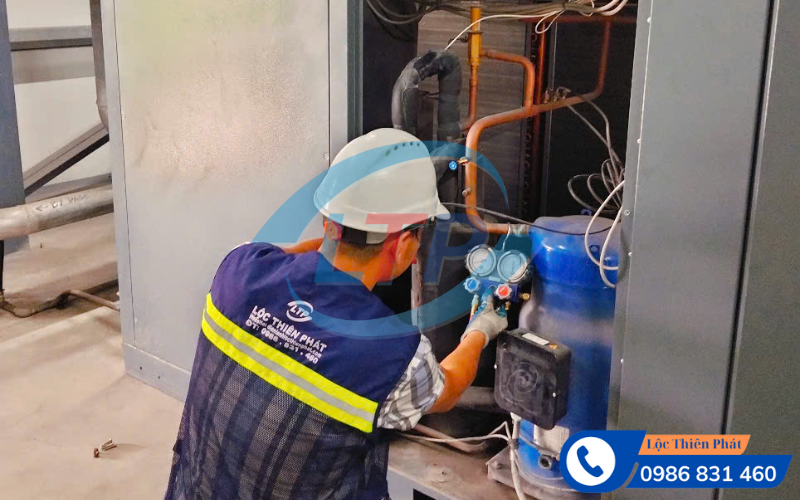 dau-hieu-chiller-bị-xi-gas