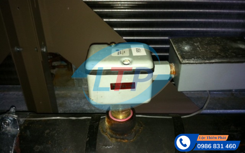 chiller-bao-loi-flow-switch-3