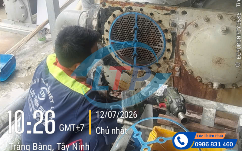kiem-tra-ro-ri-gas-chiller-90hp