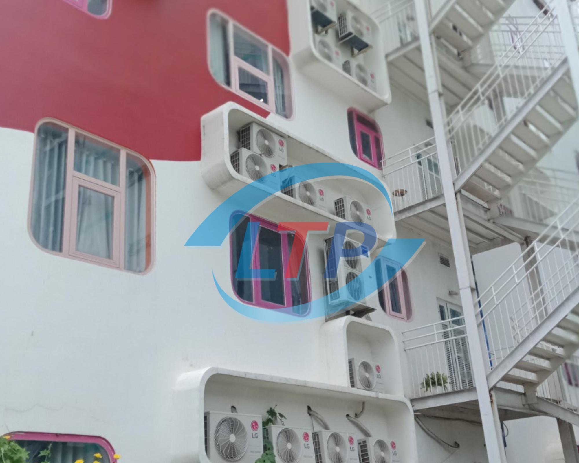 ve-sinh-may-lanh-truong-hoc