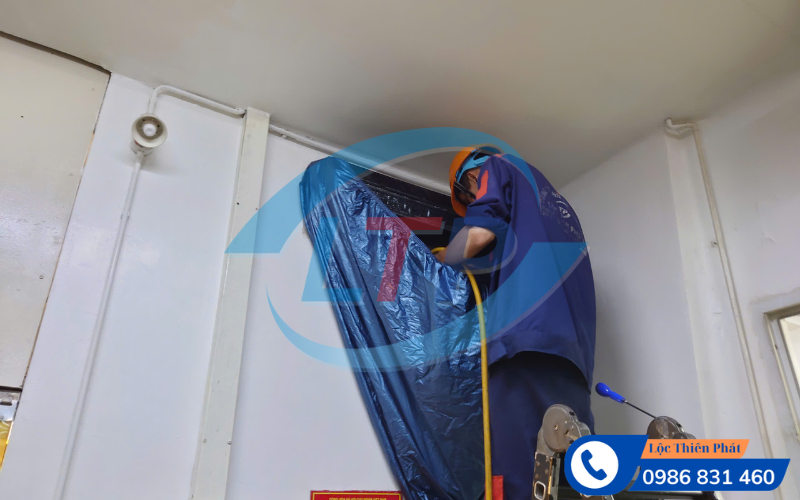 ve-sinh-may-lanh-cong-nghiep-kcn-Loteco