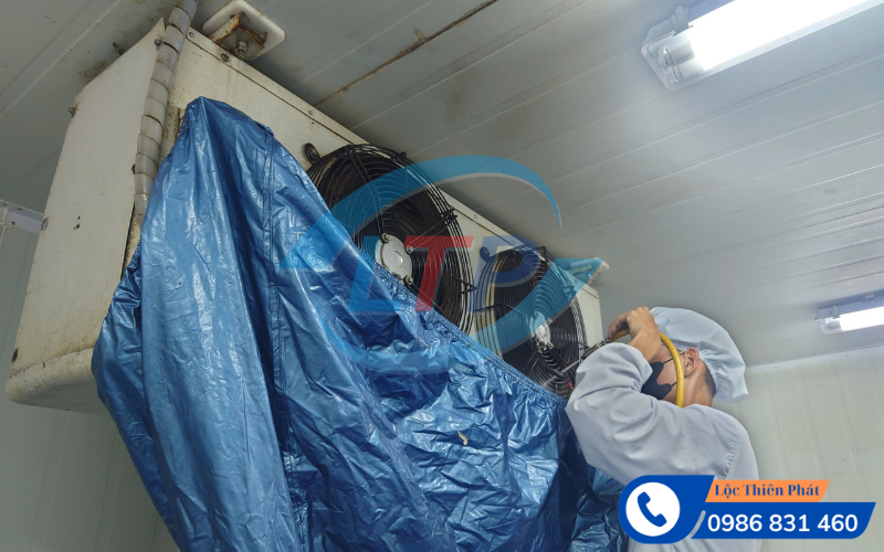 ve-sinh-may-lanh-cong-nghiep-tai-kcn-bien-hoa-1