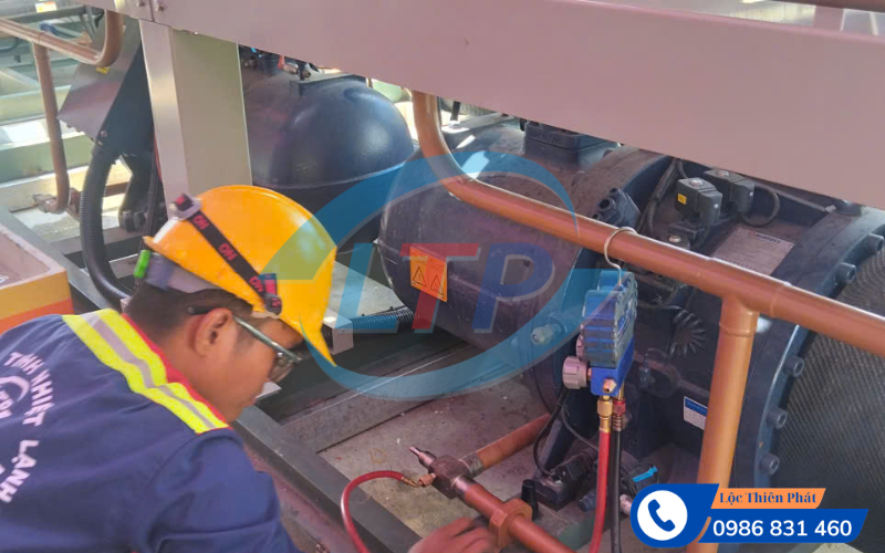 xu-ly-xi-gas-chiller-song-than-1.jpg