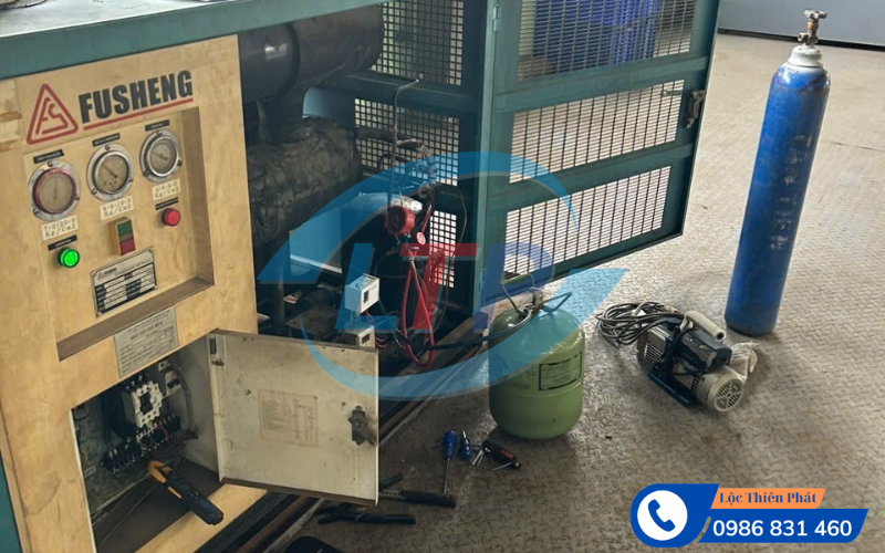 xu-ly-xi-gas-chiller-tan-dong-hiep-a-3.jpg