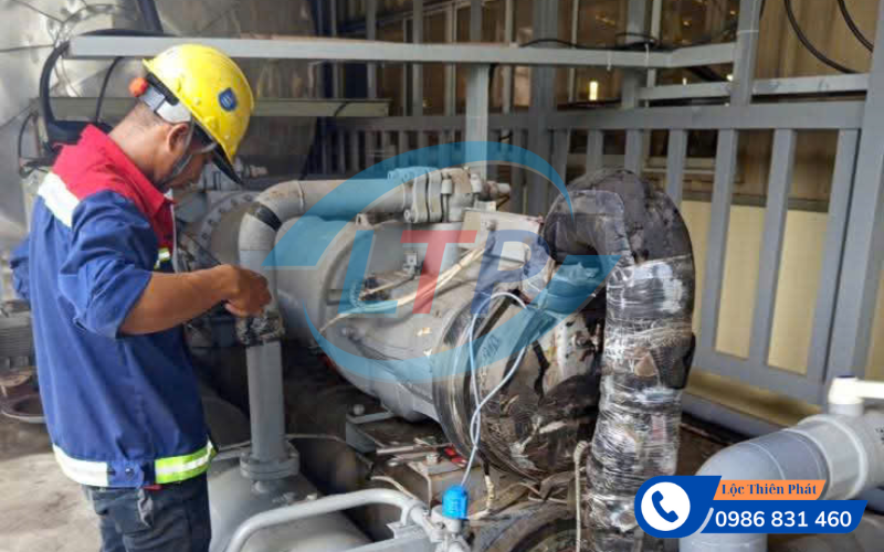 thay-binh-ngung-chiller-2