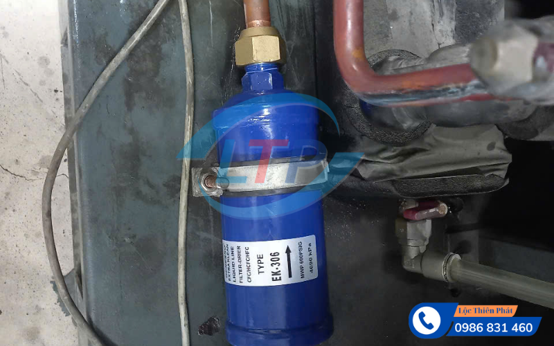 thay-loc-gas-chiller-1.jpg 