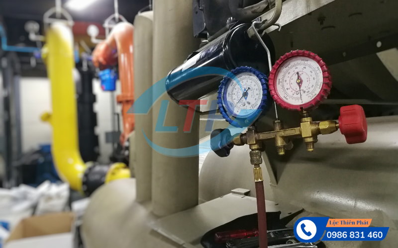 ve-sinh-chuyen-sau-chiller