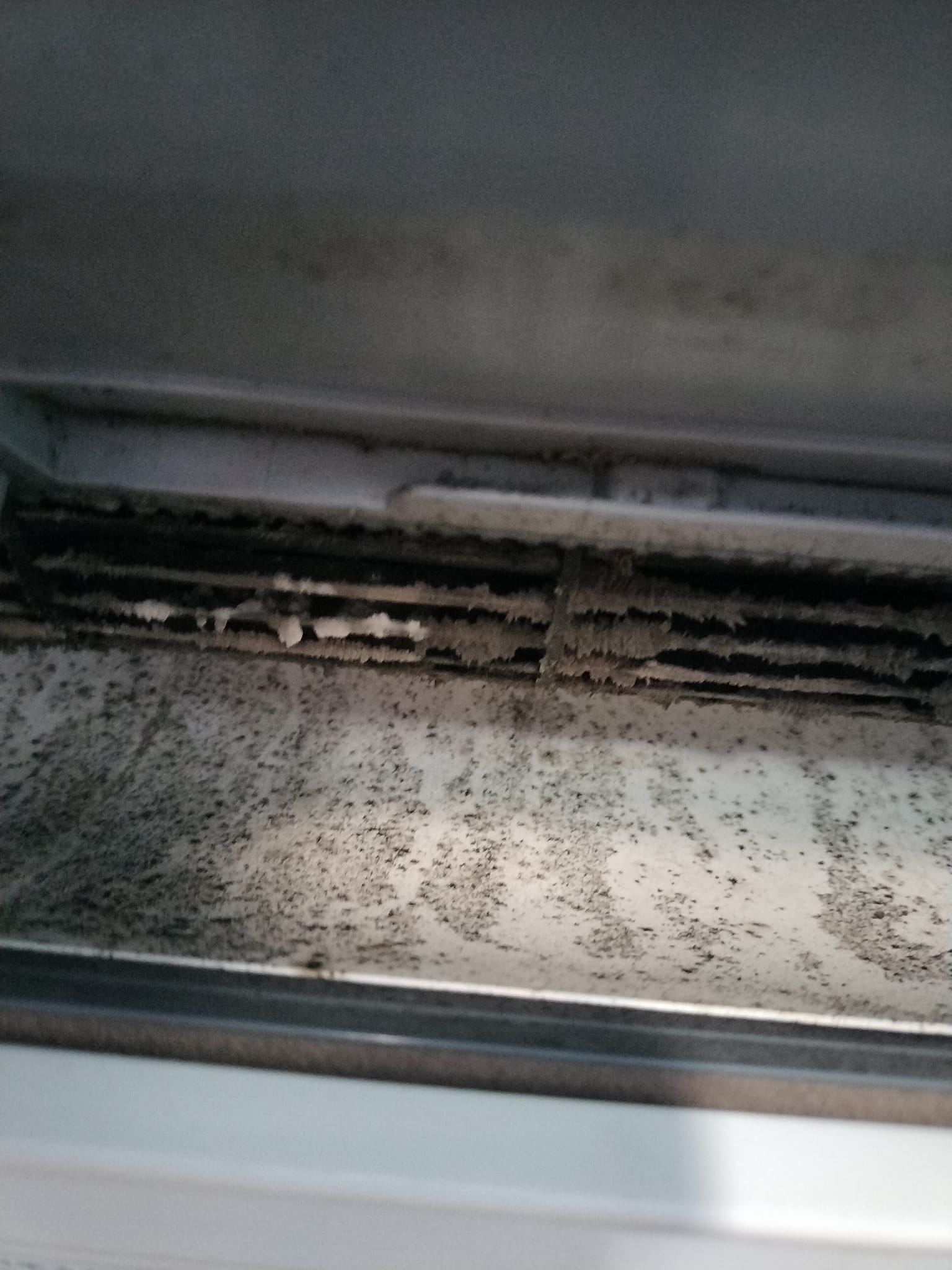 dich-vu-ve-sinh-may-lanh-van-phong-kcn-di-an