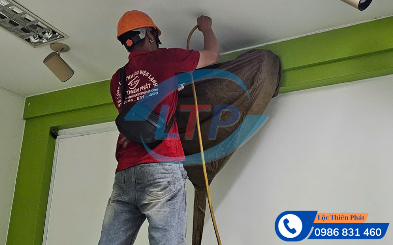 dich-vu-bao-tri-va-ve-sinh-may-lanh-trung-tam