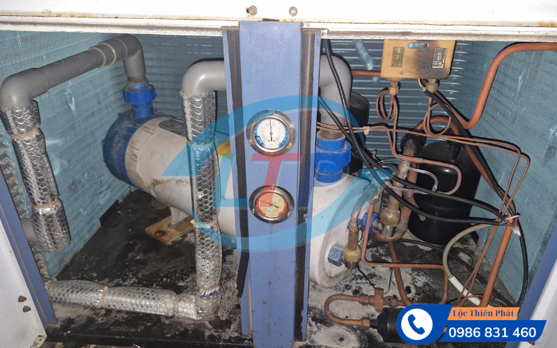 xu-ly-xi-gas-chiller-viet-remax.jpg