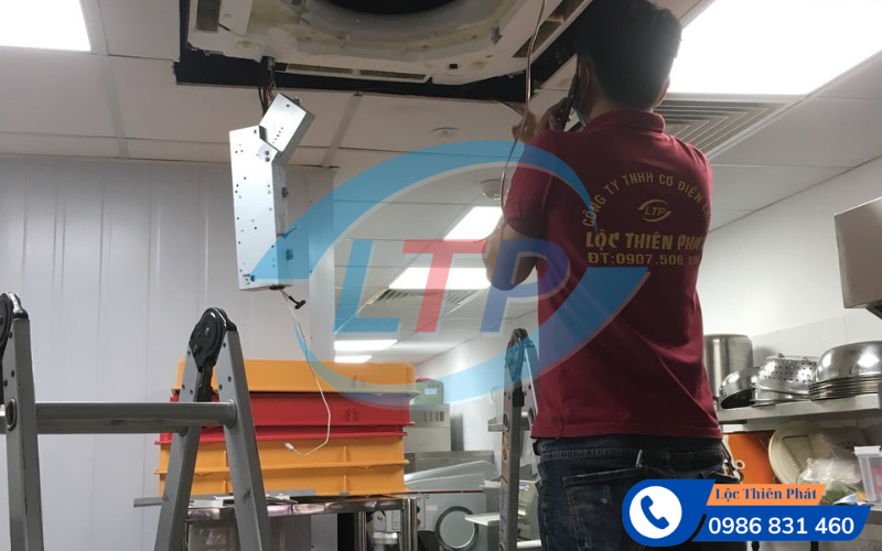 ve-sinh-sua-chua-may-lanh-phuong-buu-long