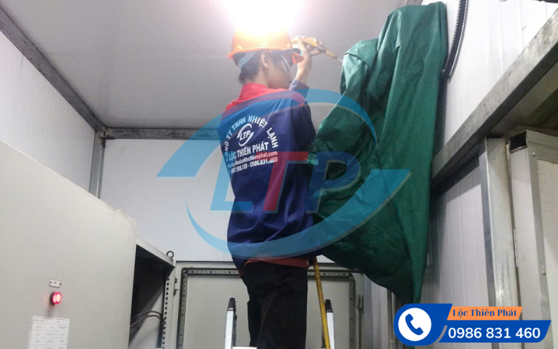 ve- sinh-may-lanh-phuong-quang-vinh