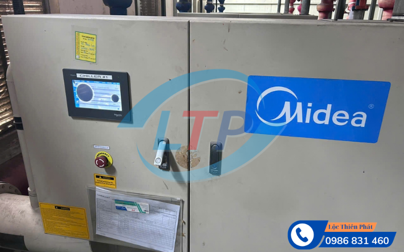 sua-chua-chiller-midea-nha-may.jpg