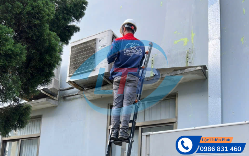 ve-sinh-may-lanh-cong-nghiep-kcn-bau-xeo-1