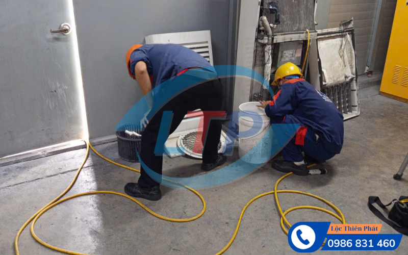 ve-sinh-may-cong-nghiep-tai-kcn-long-duc-long-thanh