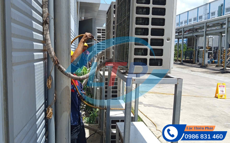 ve-sinh-may-lanh-van-phong-kcn-long-duc