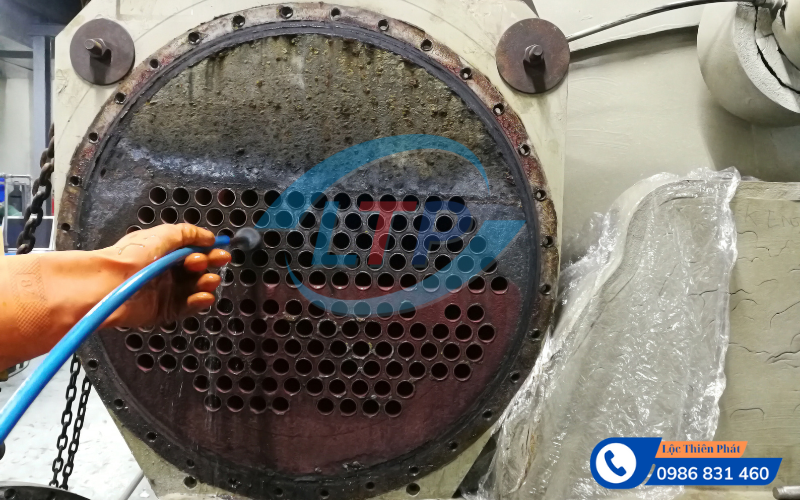 ky-thuat-ve-sinh-dan-ngung-chiller-tay-ninh