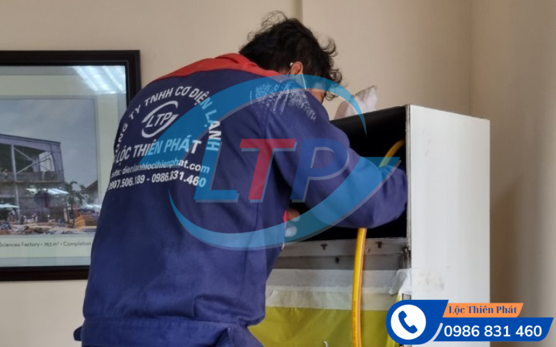 ve-sinh-may-lanh-cong-nghiep-long-khanh